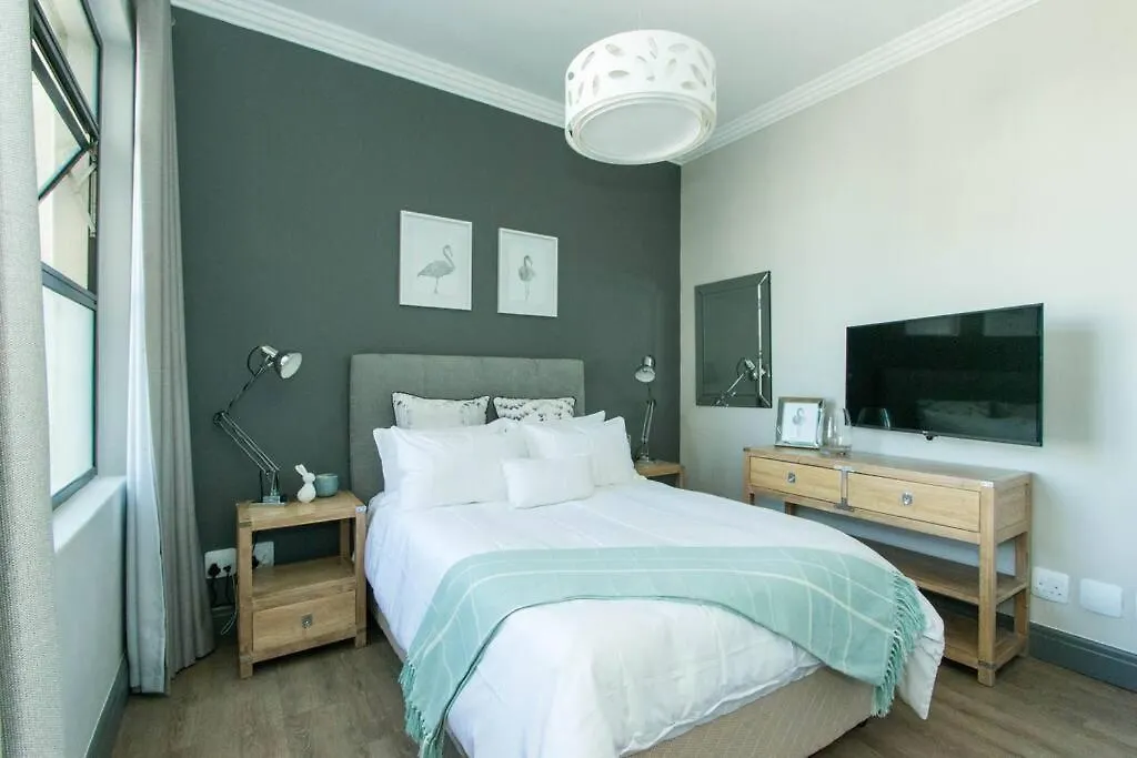 9 Church View - No Loadshedding - Homely Apartment Kapstadt